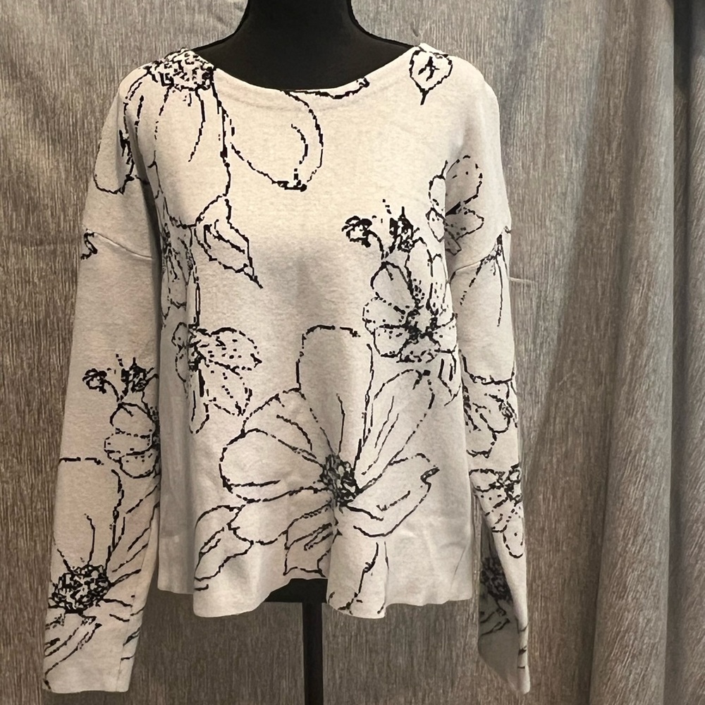 Tahari white and black floral sweater